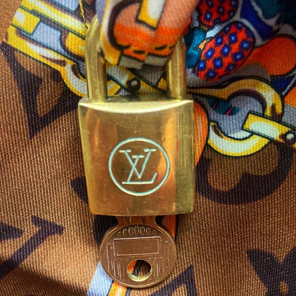 LV Vintage lock & key #219 - Picture 3 of 6
